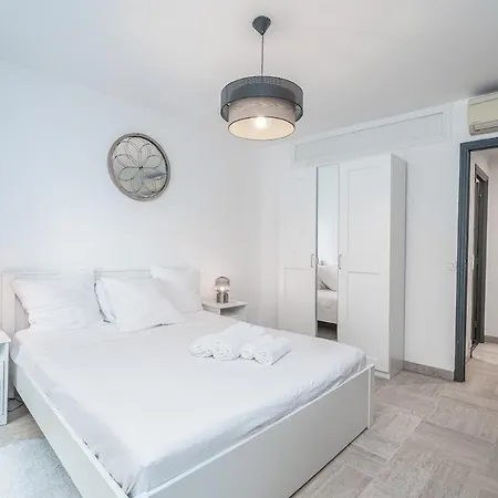 One-bedroom In Juan-les-pins Апартаменты *